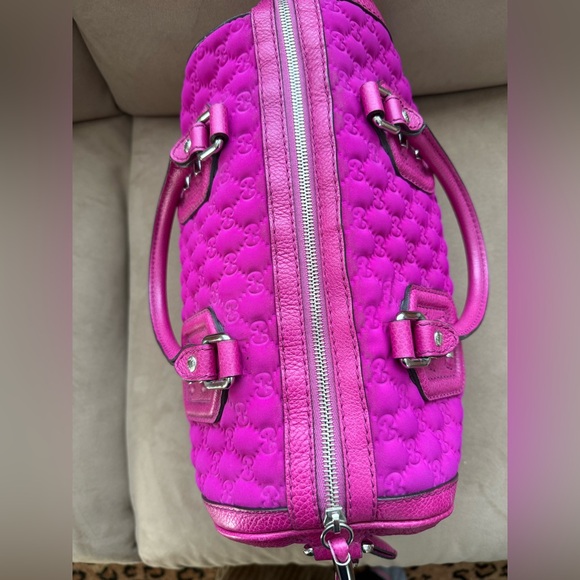 Gucci Fuchsia GG Embossed Neoprene Techno Tag Medium Boston Bag - Picture 5 of 15